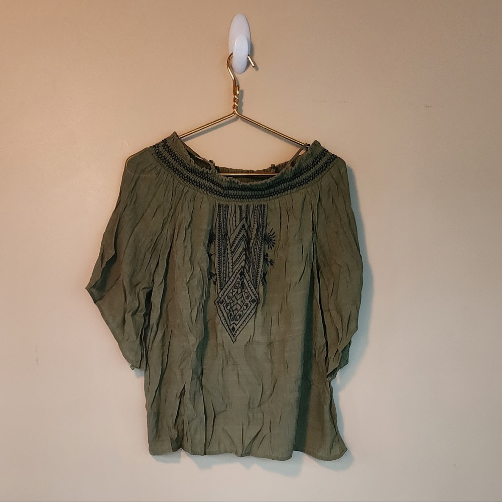 Tantrums off shoulder with or without spaghetti straps embroidery green and navy